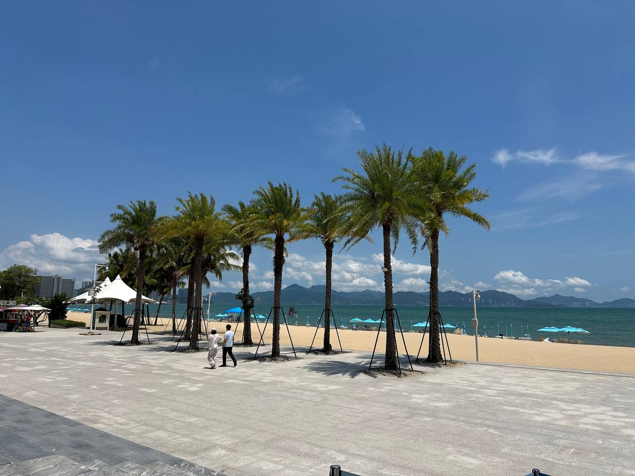 Пляж, пальмы и море в Silver Beach, Хойчжоу